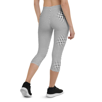 Everyday Optical Illusion Mid-Rise Capri Leggings