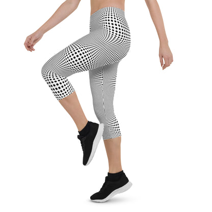 Everyday Optical Illusion Mid-Rise Capri Leggings