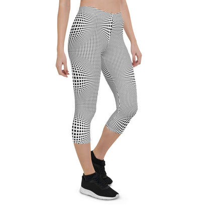 Everyday Optical Illusion Mid-Rise Capri Leggings