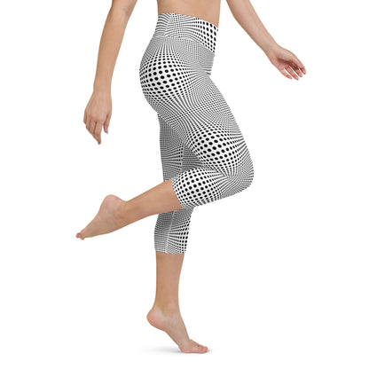 Everyday Optical Illusion Yoga Capri Leggings